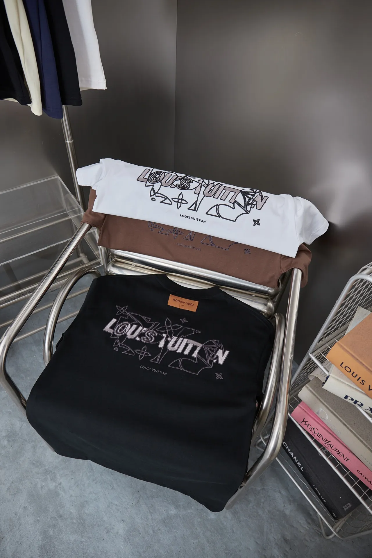 🅿️180 1V 25SS early spring new style short sleeves with embroidered letters, light luxury, a must-have item for daily commuting for men and women, correct version, welcome to compare, detailed features · 320g 100% pure cotton double yarn jersey fabric · Custom dyed in the same cylinder, special thickening 32 pieces, double-strand 1X1 thread · Imported Tajima machine embroidery with various techniques to embroider the letter logo · Double needle stitching across the seam process · Original main mark, washed tag, brand moisture-proof paper packaging Color: black/white/brown Size: S/M/L/XL